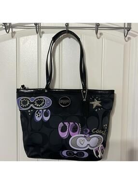 Coach Daisy Pop Optic Tote Bag br H1176 F17587 Black Signature br Appliqué